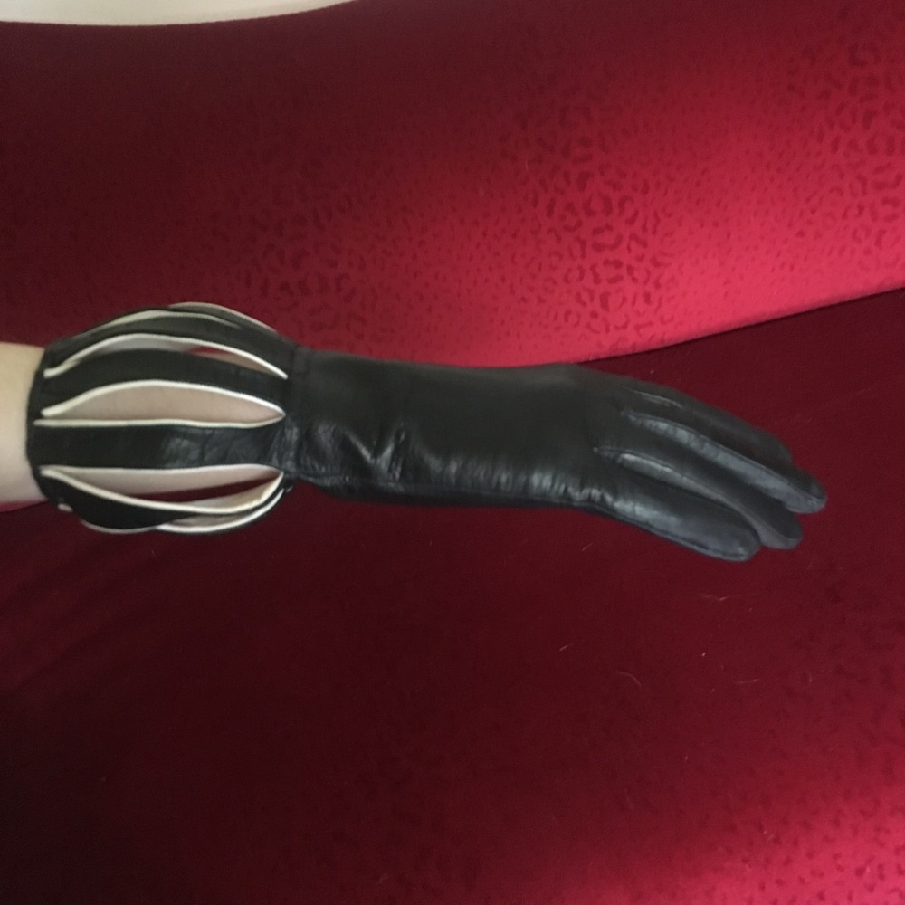 The Most Gorgeous Vintage Black Leather Gloves!